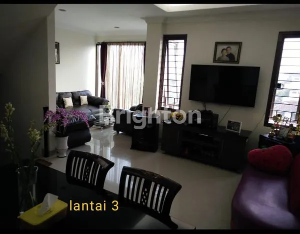image RUMAH YG SANGAT INDAH DAN LUAS 4 LANTAI (6)