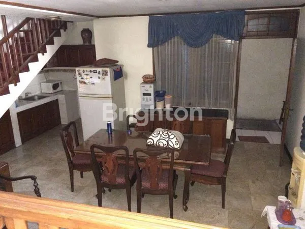 image RUMAH 2,5 LANTAI SIAP HUNI SELANGKAH DENGAN KAMPUS  UBAYA  SURABAYA TIMUR (3)