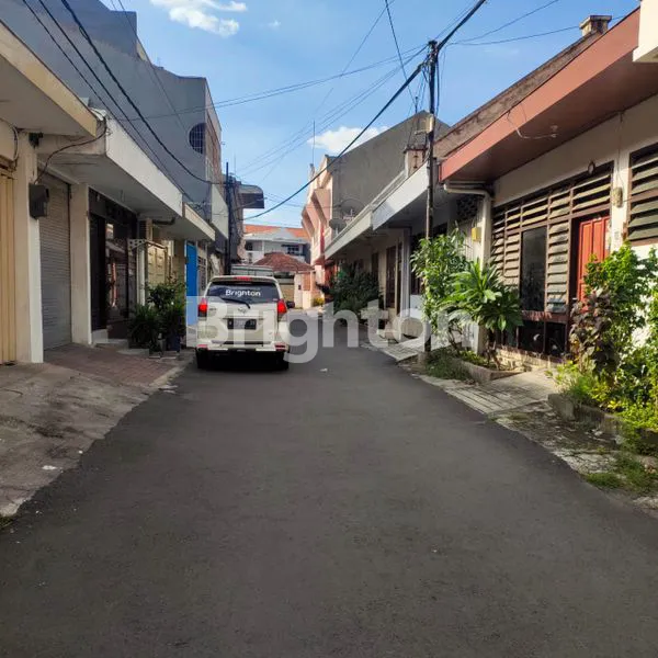 image DIJUAL RUMAH LAMA TAPI BAGUS, DI KALONGAN KECIL DI DEKAT PUSAT KOTA SURABAYA LAMA (3)