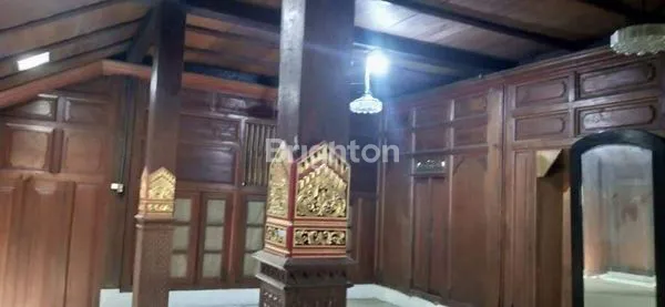 image RUMAH ADAT JAWA / JOGLO / GEBYOG, TENGAH KOTA, DALAM PERKAMPUNGAN YG TENANG DAN AMAN (4)