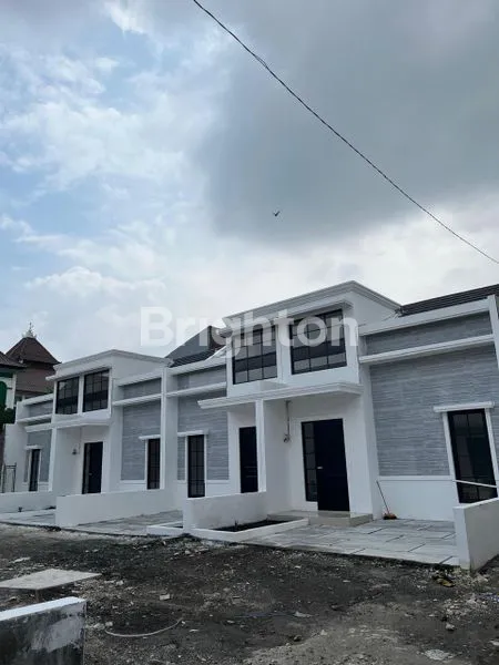image RUMAH BARU 1LT (INDEN) DI TAMAN JIVVA KEBRAON, SURABAYA BARAT (3)