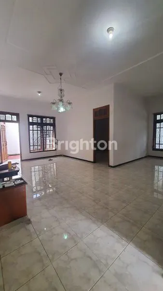 image RUMAH BESAR COCOK UNTUK HUNIAN DAN USAHA (4)