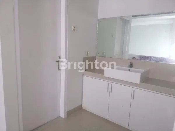 image RUMAH BAGUS BERSIH 2 LANTAI DI DENPASAR (8)