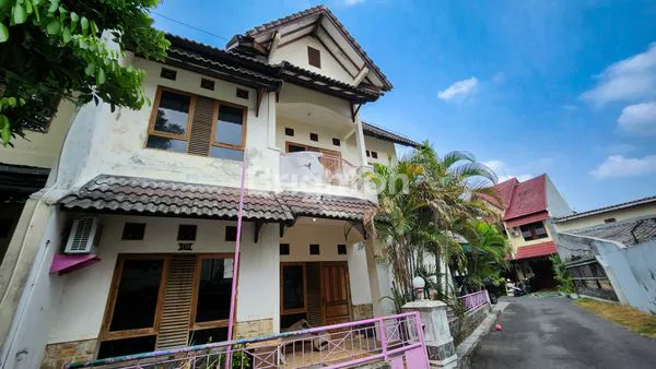 RUMAH 2 LANTAI DALAM PERUMAHAN BALAI KOTA YOGYA TIMOHO YOGYAKARTA