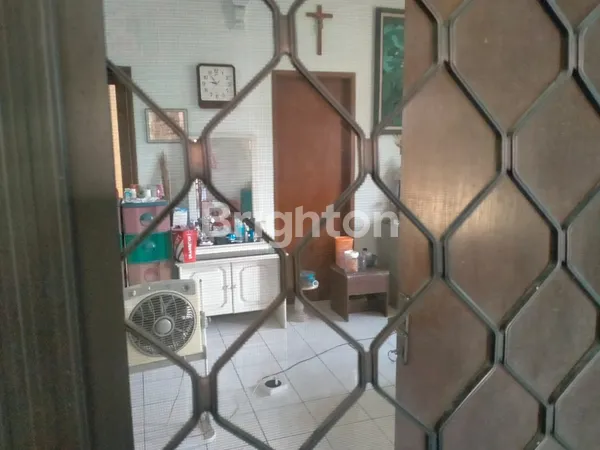 image RUMAH 2 LANTAI SIAP HUNI DI JALAN KEMBAR NGINDEN INTAN  (5)