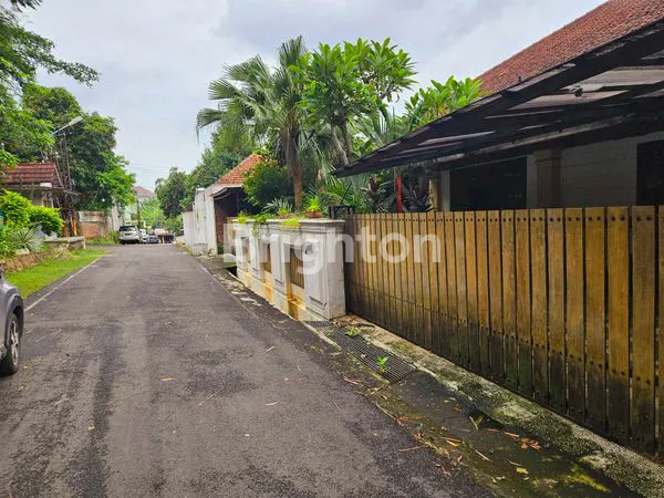 image NYAMAN HIJAU TENANG BEBAS BANJIR RUMAH LAMA TM. SEMERU (1)