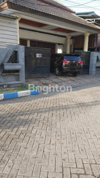 image RUNGKUT MAPAN SIAP PAKAI HOOK DI KAWASAN BISNIS (3)