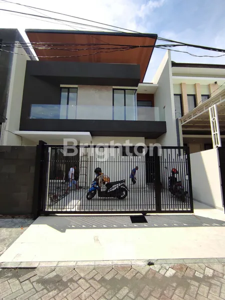 image RUMAH BARU MINIMALIS DI PERUMAHAN MANYAR SURABAYA TIDAK JAUH DARI RUNGKUT (1)
