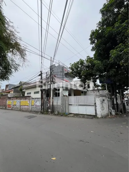 RUMAH RAYA KETINTANG HOOK LOKASI STRATEGIS SELANGKAH KAMPUS UNESA