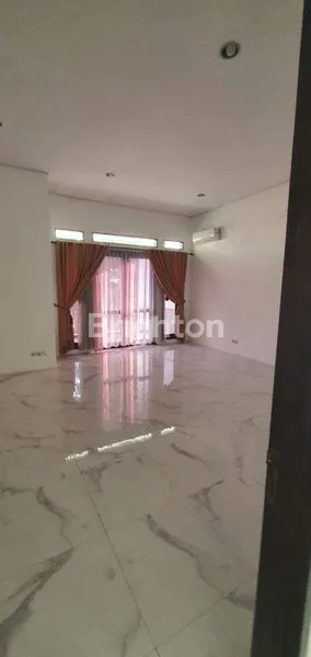 image RUMAH MEWAH SEMI FURNISHED. (6)