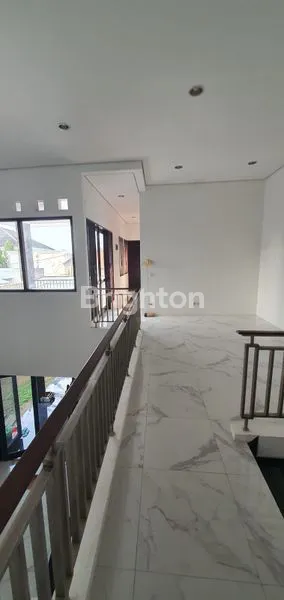 image RUMAH MEWAH SEMI FURNISHED. (7)