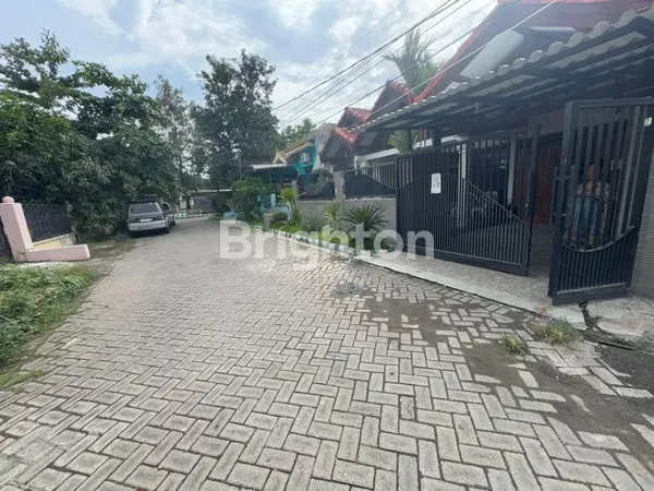 image DIJUAL RUMAH SECOND TERAWAT DI KUTISARI STRATEGIS DEKAT SIWALANKERTO (2)