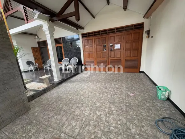 image DIJUAL RUMAH SECOND TERAWAT DI KUTISARI STRATEGIS DEKAT SIWALANKERTO (3)