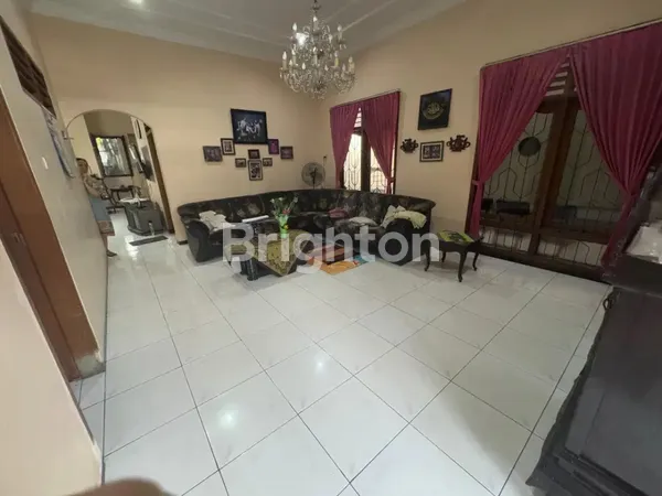 image DIJUAL RUMAH SECOND TERAWAT DI KUTISARI STRATEGIS DEKAT SIWALANKERTO (4)