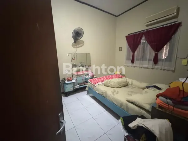 image DIJUAL RUMAH SECOND TERAWAT DI KUTISARI STRATEGIS DEKAT SIWALANKERTO (6)