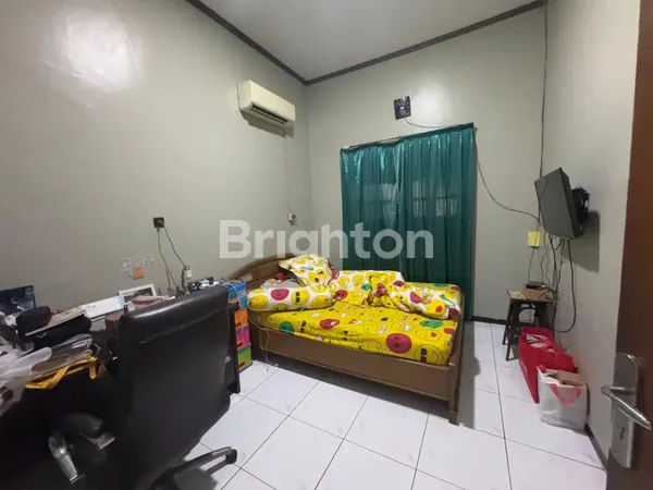 image DIJUAL RUMAH SECOND TERAWAT DI KUTISARI STRATEGIS DEKAT SIWALANKERTO (8)