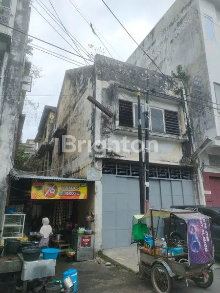 image RUKO 21/2 TINGKAT DI JALAN SURAKARTA (2)