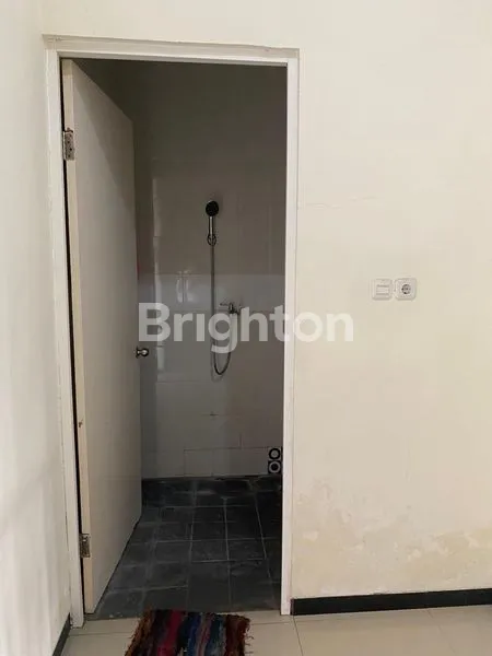 image RUMAH 2 LANTAI TENGAH KOTA YANG BERSIH (4)