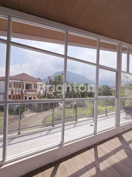 image RUMAH BARU MASIH GRESS DENGAN VIEW GUNUNG DAN ADA ROOFTOP DI SENTUL CITY (8)