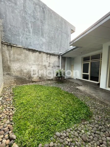 image RUMAH DI AREA KOMERSIL JL VETERAN BANDUNG (3)