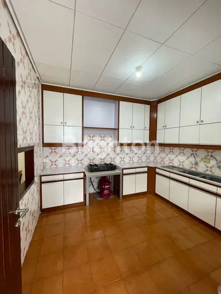 image RUMAH DI AREA KOMERSIL JL VETERAN BANDUNG (6)