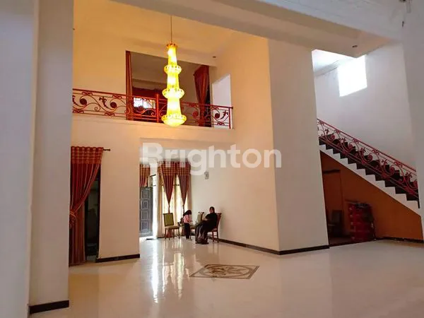 image RUMAH DUA LANTAI DILENGKAPI KOLAM RENANG SAYAP BUAHBATU (2)