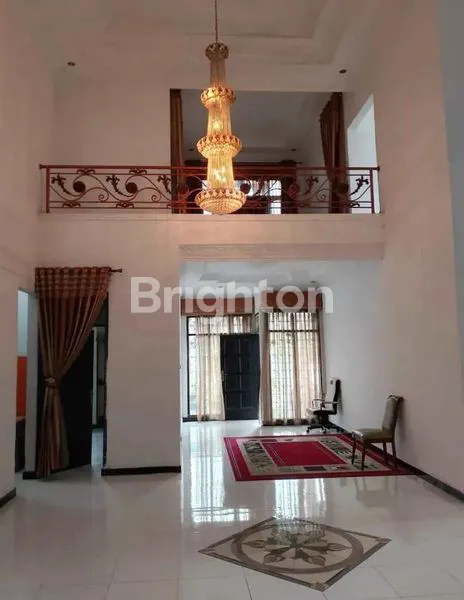 image RUMAH DUA LANTAI DILENGKAPI KOLAM RENANG SAYAP BUAHBATU (3)