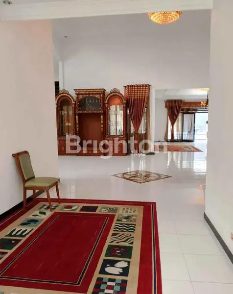 image RUMAH DUA LANTAI DILENGKAPI KOLAM RENANG SAYAP BUAHBATU (5)