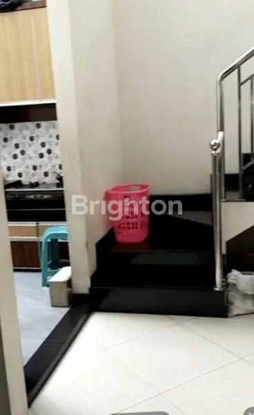 image RUMAH 2 LANTAI MEGAH CANTIK DI JUAL  (5)