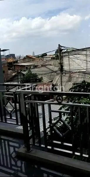 image RUMAH 2 LANTAI MEGAH CANTIK DI JUAL  (4)