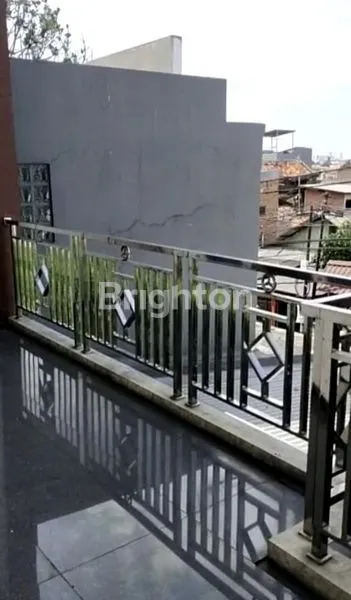 image RUMAH 2 LANTAI MEGAH CANTIK DI JUAL  (3)