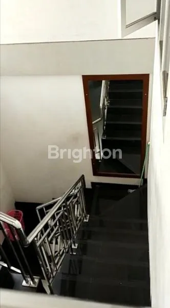 image RUMAH 2 LANTAI MEGAH CANTIK DI JUAL  (7)