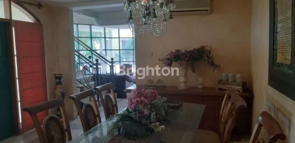 image RUMAH MEWAH 2 LANTAI DI MARGOREJO INDAH – FULL FURNISHED (3)