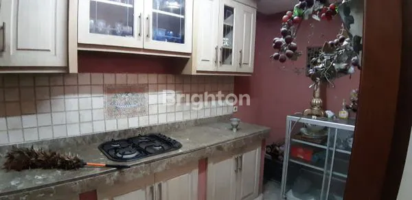 image RUMAH MEWAH 2 LANTAI DI MARGOREJO INDAH – FULL FURNISHED (4)