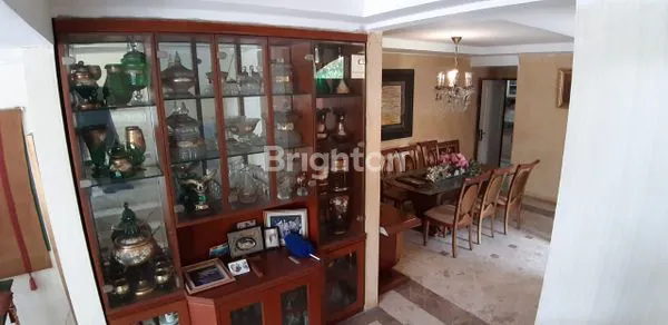 image RUMAH MEWAH 2 LANTAI DI MARGOREJO INDAH – FULL FURNISHED (7)