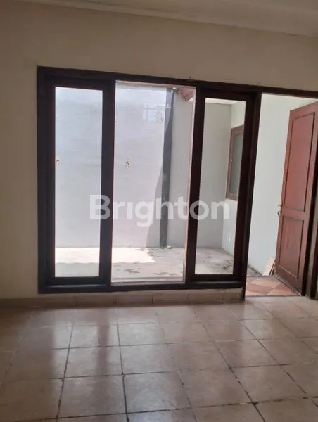 image RUMAH 2 LANTAI NOL JALAN KEMBAR (3)