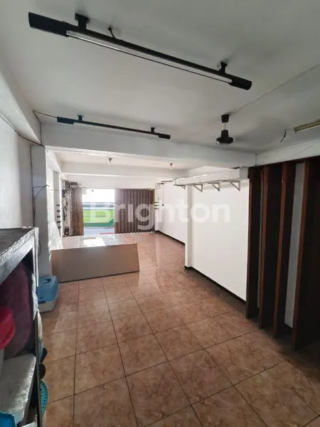 image RUMAH TOMANG 284M2 POSISI NGANTONG, KONSTRUKSI BAGUS, PAKAI GRANIT , SHM JAKARTA BARAT (5)