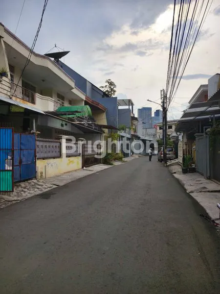 image RUMAH TOMANG 284M2 POSISI NGANTONG, KONSTRUKSI BAGUS, PAKAI GRANIT , SHM JAKARTA BARAT (6)