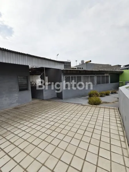 image RUMAH TOMANG 284M2 POSISI NGANTONG, KONSTRUKSI BAGUS, PAKAI GRANIT , SHM JAKARTA BARAT (7)