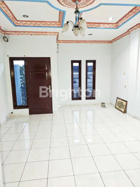 image RUMAH 3 LANTAI STRATEGIS RAMAI LALU LALANG JELAMBAR JAKARTA BARAT (2)