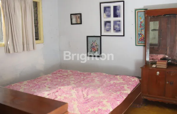 image RUMAH CLASSIC 2 LANTAI DI KOMPLEK DEPDIKBUD (6)