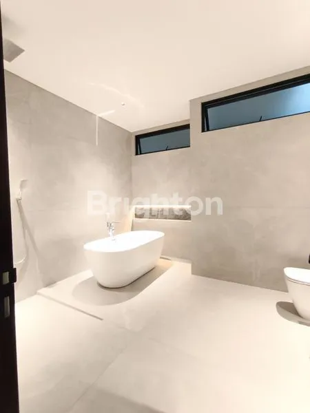 image RUMAH MINIMALIS BARU SPLIT LEVEL CITRALAND SURABAYA KAWASAN GOLF LUASAN 300 DEKAT DENGAN CLUBHOUSE, GWALK, PAKUWON MALL HARGA 9 M-AN  BISA NEGO (6)