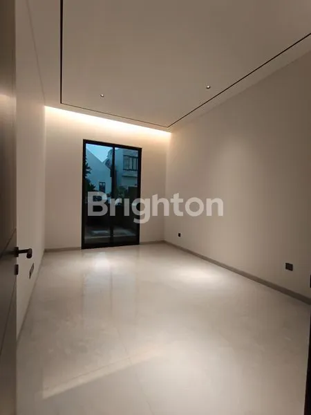 image RUMAH MINIMALIS BARU SPLIT LEVEL CITRALAND SURABAYA KAWASAN GOLF LUASAN 300 DEKAT DENGAN CLUBHOUSE, GWALK, PAKUWON MALL HARGA 9 M-AN  BISA NEGO (3)