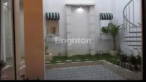 image RUMAH MEWAH MANYAR 2 LANTAI SELANGKAH KE UNTAG (5)