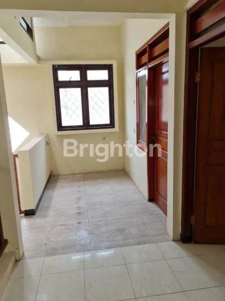 image RUMAH 2 LANTAI SIAP HUNI BARU RENOV DI PERUMAHAN RUNGKUT MENANGGAL.HARAPAN SURABAYA  (7)