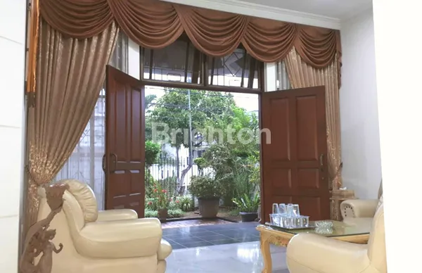 image RUMAH MEWAH FULL FURNISH TAMAN KEDOYA BARU (4)