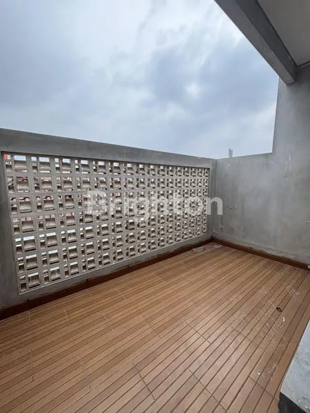 image RUMAH BARU 3 LANTAI DURI KEPA SIAP HUNI MODERN MINIMALIS ROW JALAN 2 MOBIL STRATEGIS (2)