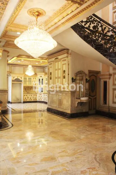 image RUMAH EKSKLUSIF MODEL MEDITERANIA SIAP HUNI DI VILLA ARTHA GADING (8)