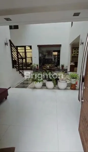 image RUMAH 3 LANTAI HOEK TAMAN SURYA 5 ONLY 6 MAN (2)