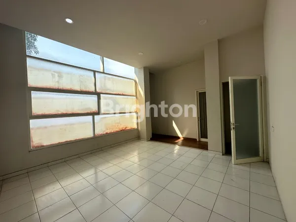 image RUKO 2.5 LANTAI DI PETEMON BARAT SURABAYA (1)